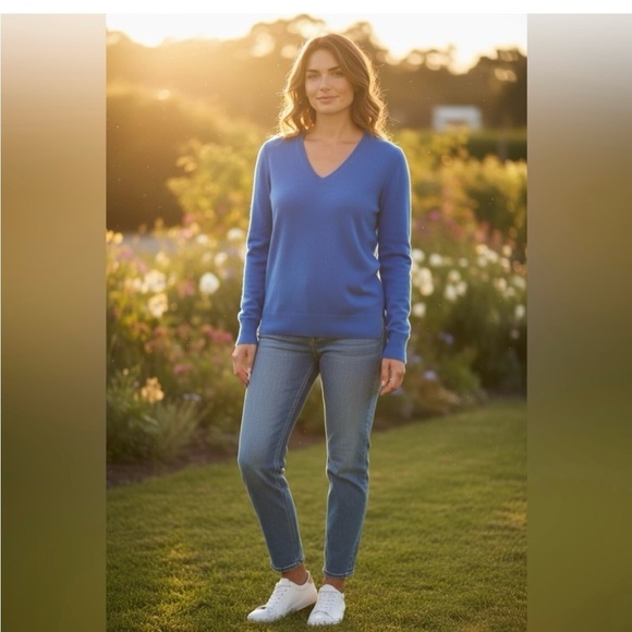 Alex Marie Sweaters - Alex Marie 100% Cashmere V-Neck Sweater Blue Size Medium